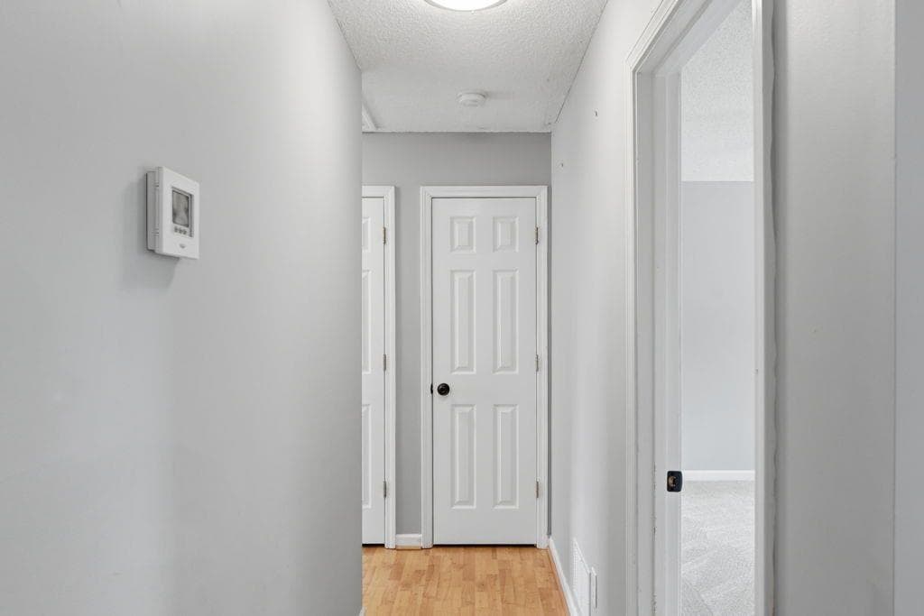 3 bedroom, 2 bathroom, 1,278 sq ft single family residence under contract at 201 Hickory Lane, Cartersville, GA 30120 — photo 6