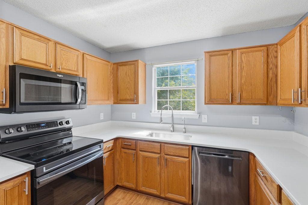 3 bedroom, 2 bathroom, 1,278 sq ft single family residence under contract at 201 Hickory Lane, Cartersville, GA 30120 — photo 9