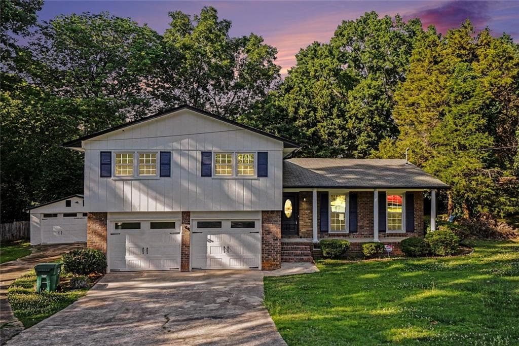 4 bedroom, 3 bathroom, 3,124 sq ft single family residence sold at 3724 Satellite Boulevard, Ellenwood, GA 30294