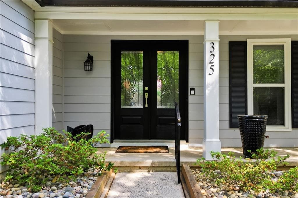 4 bedroom, 3 bathroom, 2,204 sq ft single family residence for sale at 325 Ivy Mill Court, Roswell, GA 30076 — photo 9