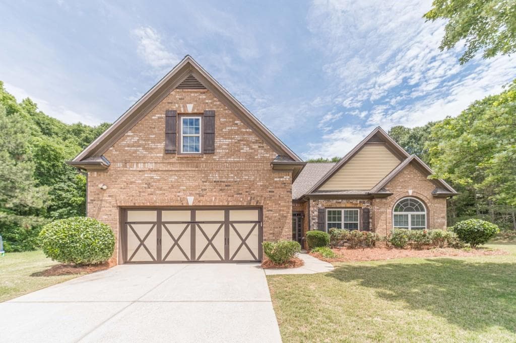 3 bedroom, 2 bathroom, 2,014 sq ft single family residence for sale at 997 Spanish Moss Trail, Loganville, GA 30052