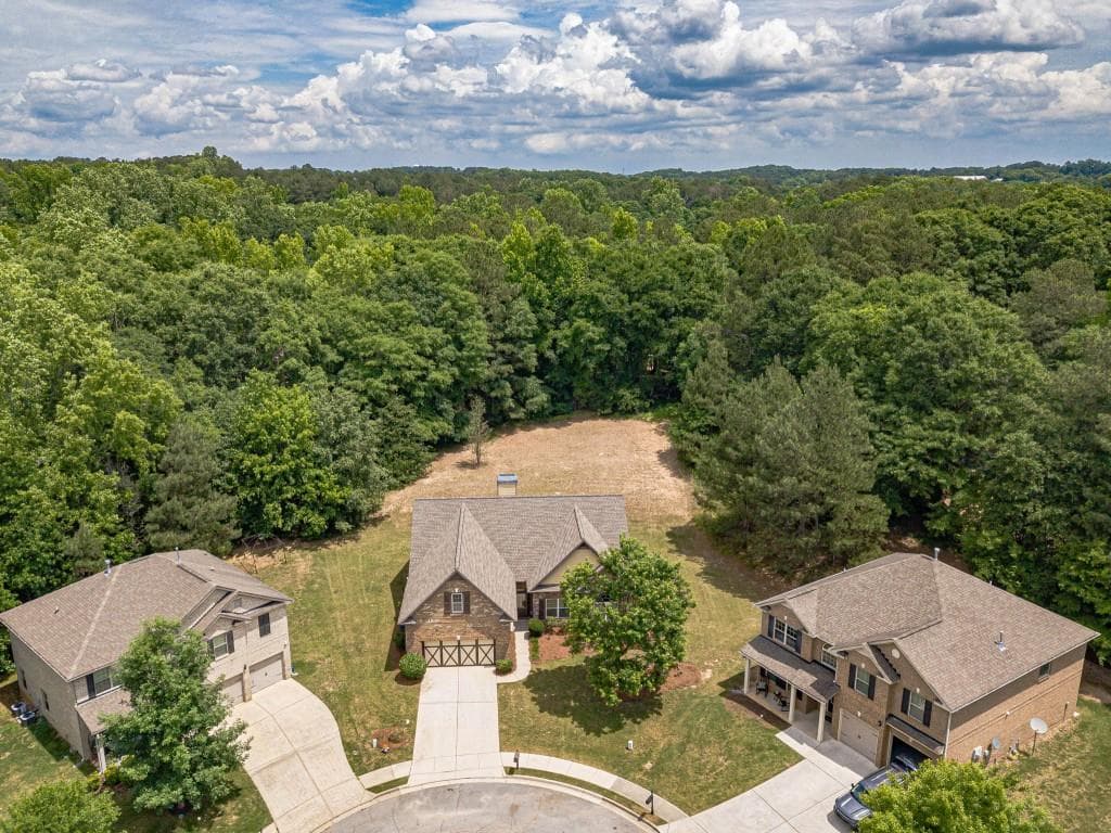 3 bedroom, 2 bathroom, 2,014 sq ft single family residence for sale at 997 Spanish Moss Trail, Loganville, GA 30052 — photo 3