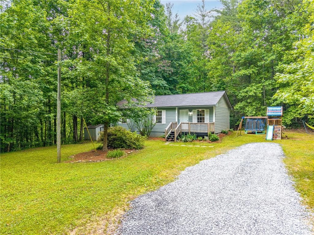 3 bedroom, 2 bathroom, 984 sq ft single family residence for sale at 407 Westwind Circle, Ellijay, GA 30540 — photo 1 of 40