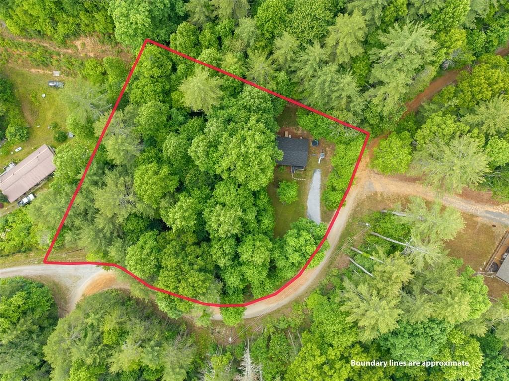 3 bedroom, 2 bathroom, 984 sq ft single family residence for sale at 407 Westwind Circle, Ellijay, GA 30540 — photo 2
