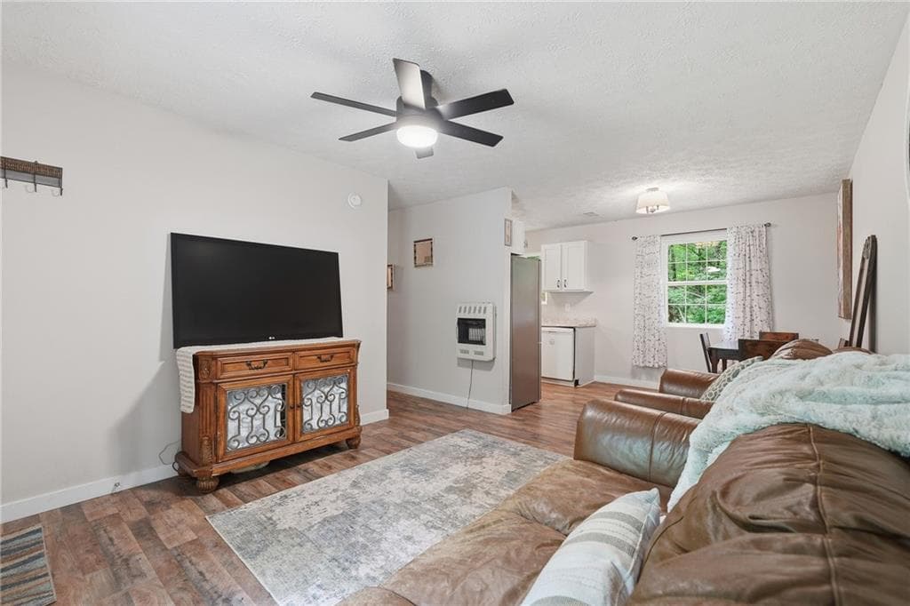 3 bedroom, 2 bathroom, 984 sq ft single family residence for sale at 407 Westwind Circle, Ellijay, GA 30540 — photo 6