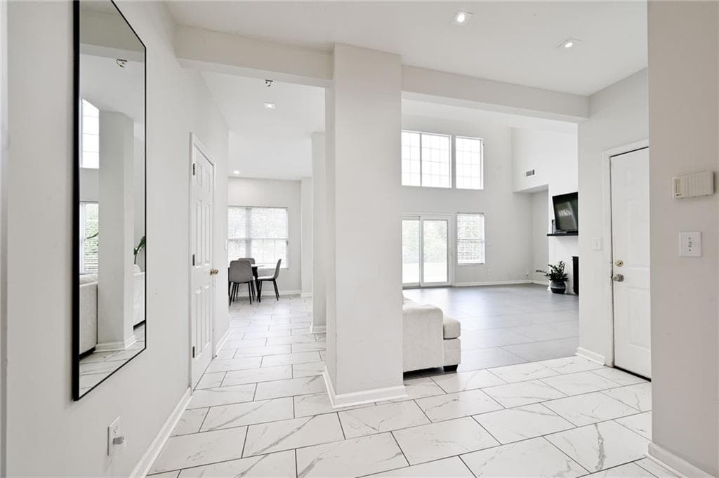 3 bedroom, 3 bathroom, 2,164 sq ft single family residence for sale at 3219 Lindas Circle, Conyers, GA 30013 — photo 2