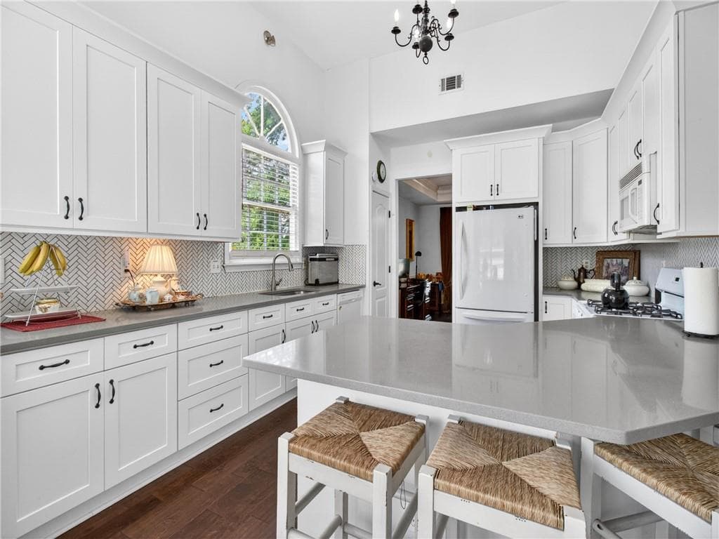 4 bedroom, 3 bathroom, 2,966 sq ft single family residence for sale at 11370 Quail Brook, Johns Creek, GA 30097 — photo 6
