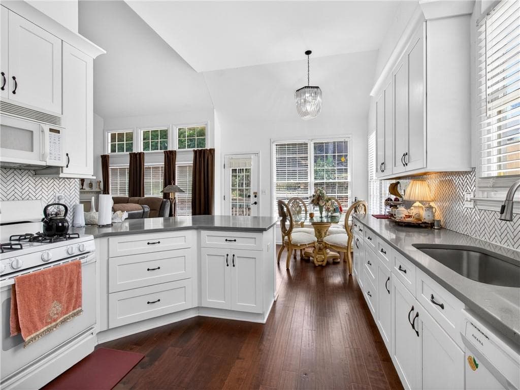 4 bedroom, 3 bathroom, 2,966 sq ft single family residence for sale at 11370 Quail Brook, Johns Creek, GA 30097 — photo 7