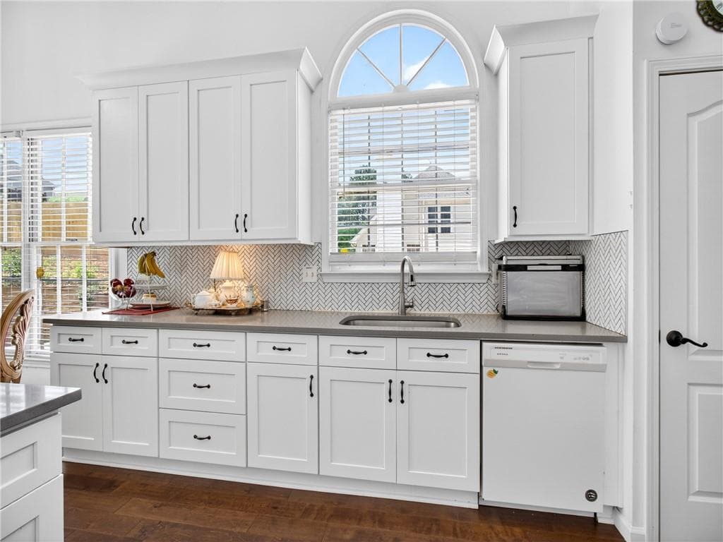 4 bedroom, 3 bathroom, 2,966 sq ft single family residence for sale at 11370 Quail Brook, Johns Creek, GA 30097 — photo 8