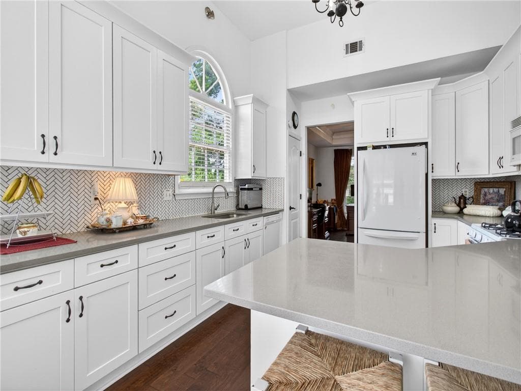 4 bedroom, 3 bathroom, 2,966 sq ft single family residence for sale at 11370 Quail Brook, Johns Creek, GA 30097 — photo 9