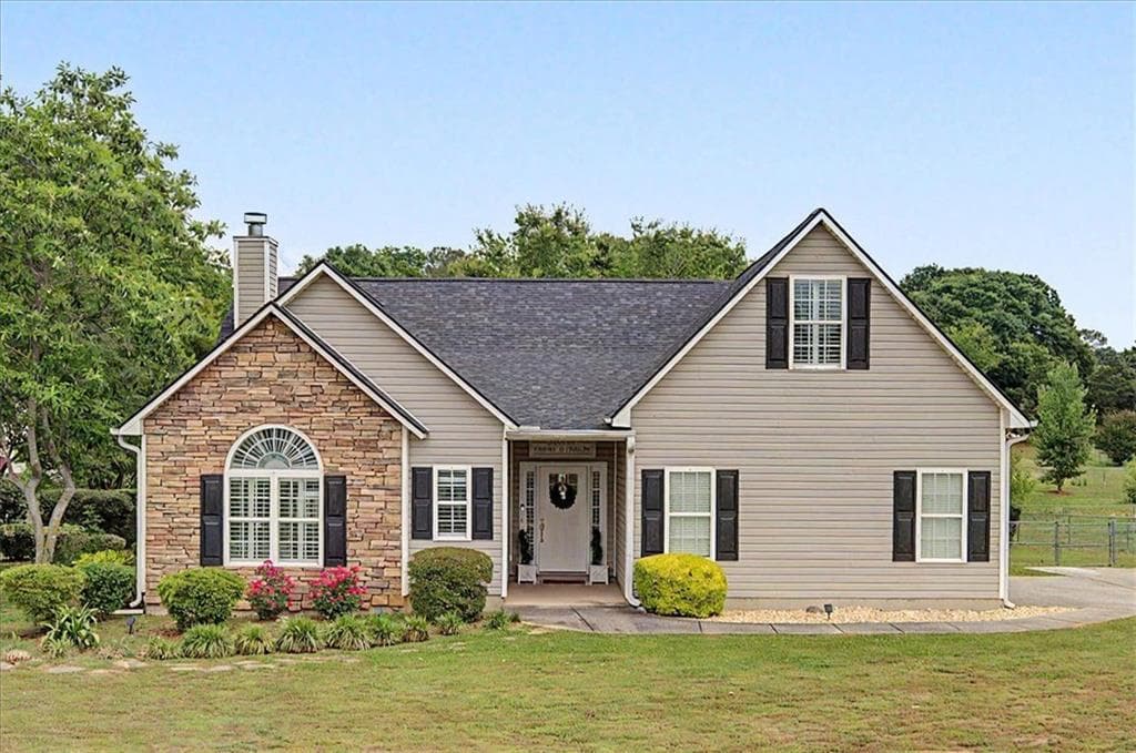 4 bedroom, 2 bathroom, 2,168 sq ft single family residence sold at 203 Rosewood Drive, Calhoun, GA 30701