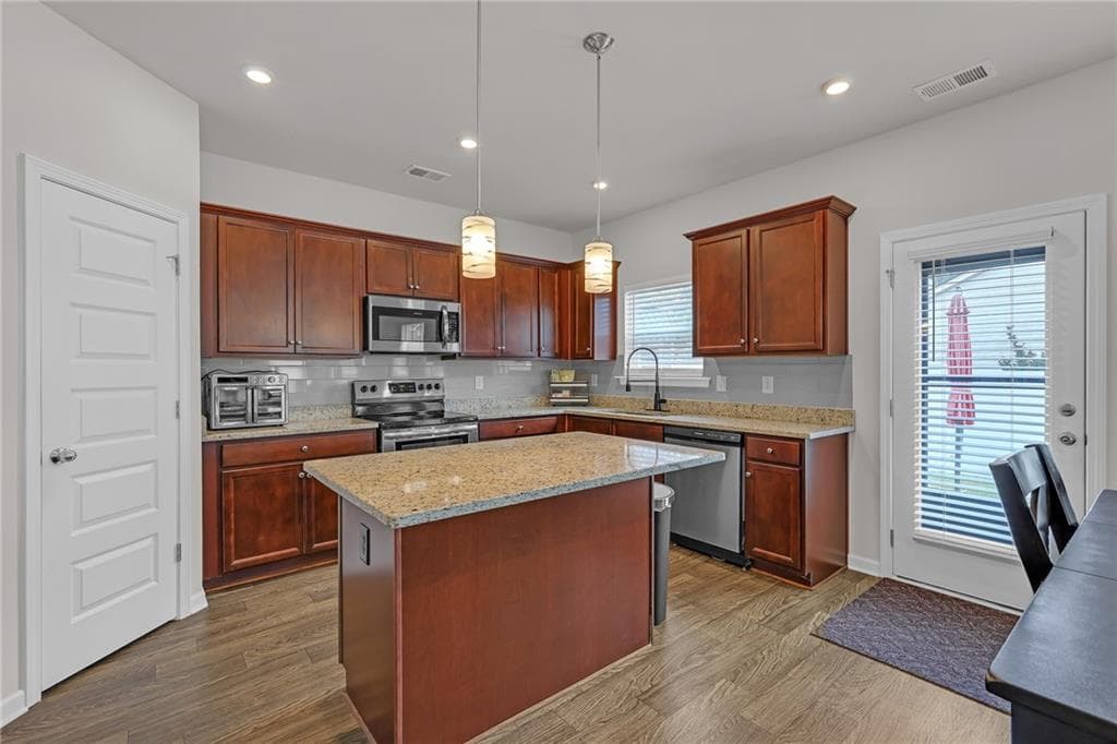 4 bedroom, 3 bathroom, 2,404 sq ft single family residence for sale at 1159 Nantucket Way, Bethlehem, GA 30620 — photo 7
