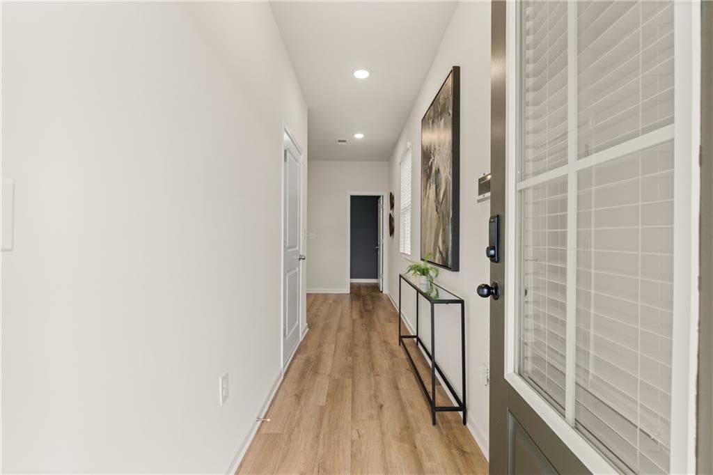 3 bedroom, 3 bathroom, 1,864 sq ft single family residence under contract at 1253 Meadowbrook Drive, Jonesboro, GA 30238 — photo 5