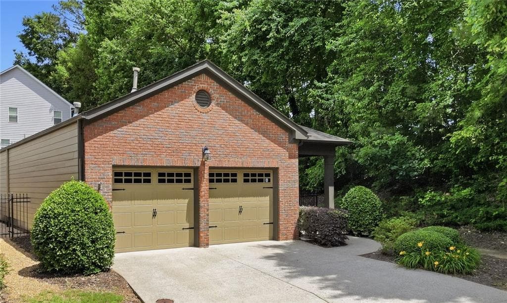2 bedroom, 2 bathroom, 1,875 sq ft single family residence under contract at 300 Burkwood Lane, Acworth, GA 30102 — photo 2