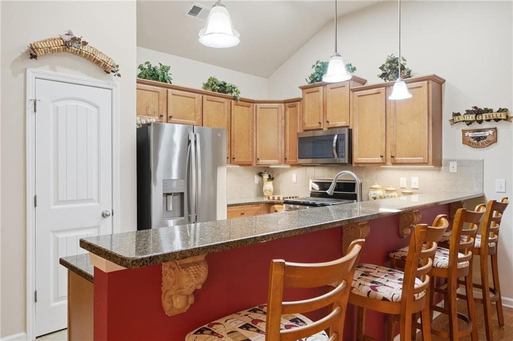 2 bedroom, 2 bathroom, 1,875 sq ft single family residence under contract at 300 Burkwood Lane, Acworth, GA 30102 — photo 5
