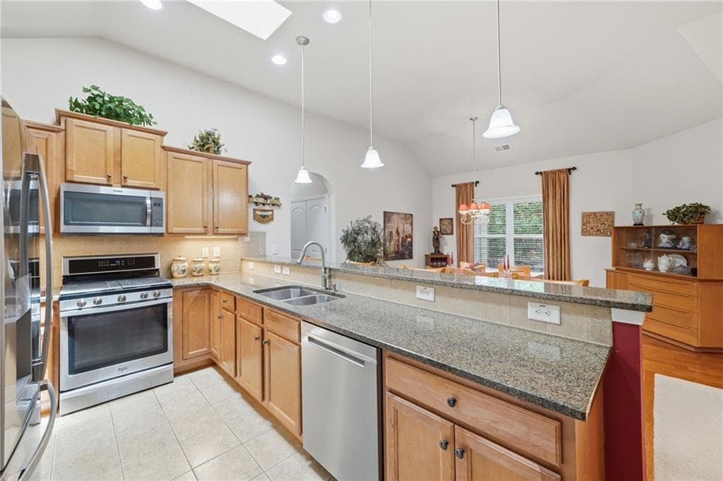 2 bedroom, 2 bathroom, 1,875 sq ft single family residence under contract at 300 Burkwood Lane, Acworth, GA 30102 — photo 6