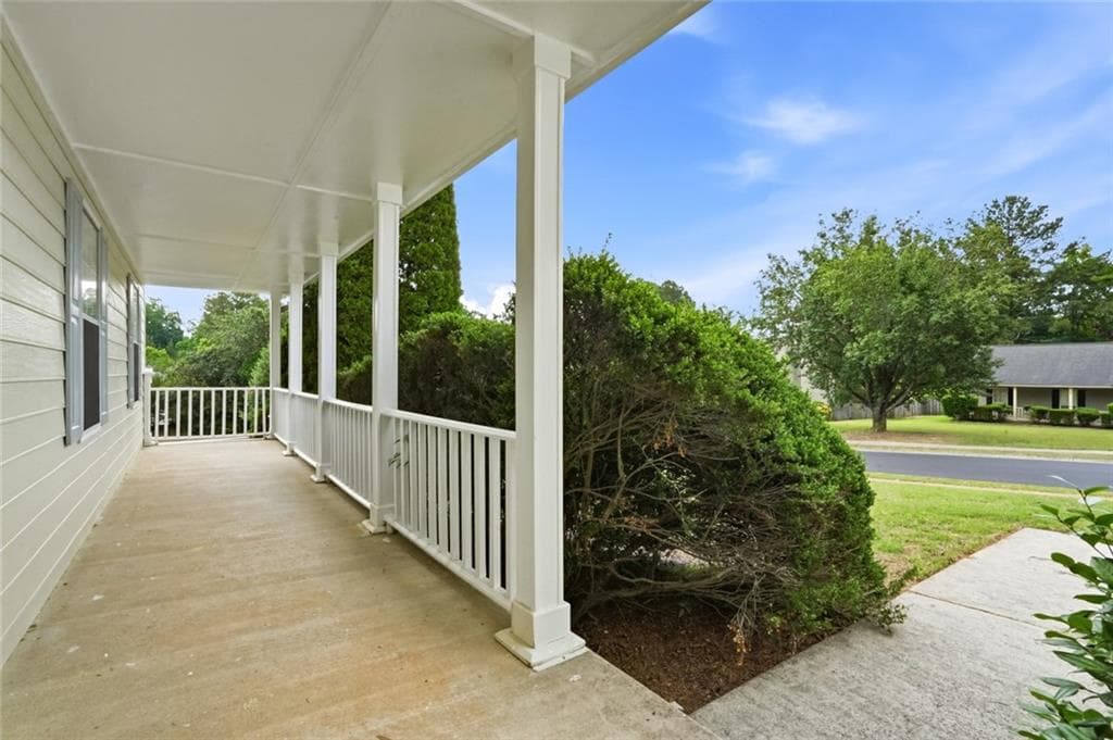 3 bedroom, 2 bathroom, 1,736 sq ft single family residence for sale at 115 Knight Way, Fayetteville, GA 30214 — photo 2