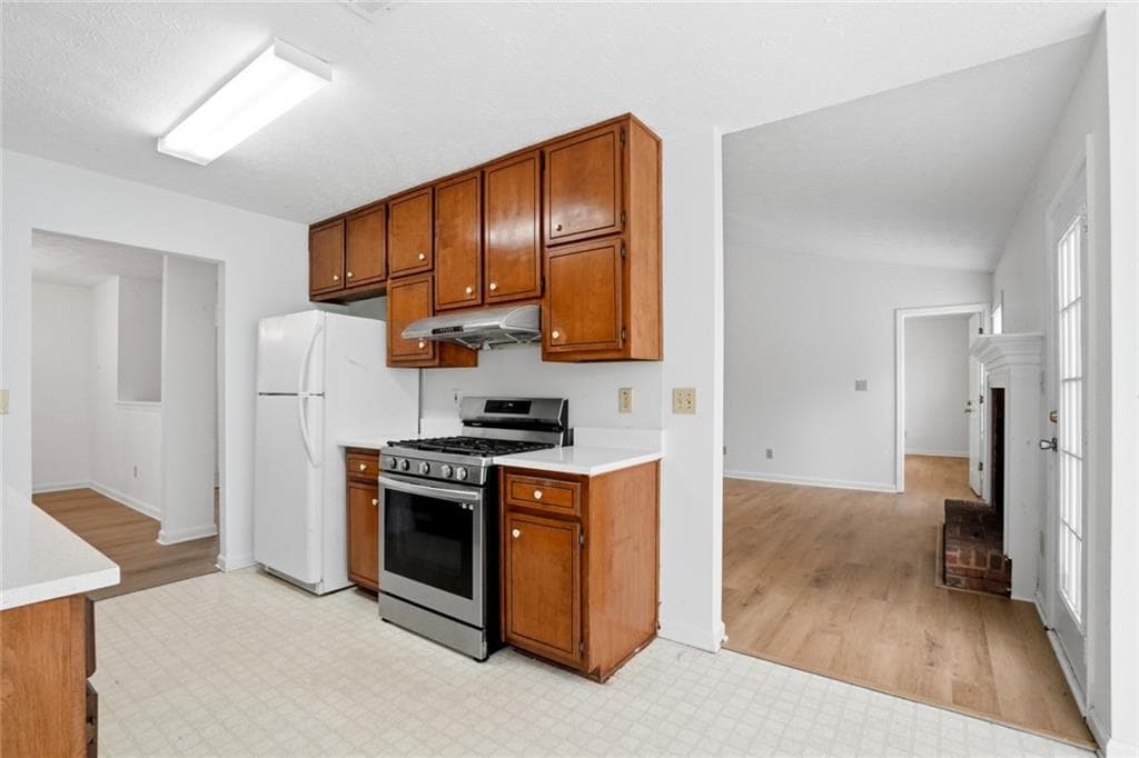 3 bedroom, 2 bathroom, 1,736 sq ft single family residence for sale at 115 Knight Way, Fayetteville, GA 30214 — photo 8