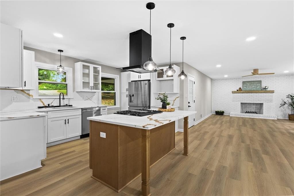 5 bedroom, 4 bathroom, 3,362 sq ft single family residence sold at 1720 Starlight Drive, Marietta, GA 30062