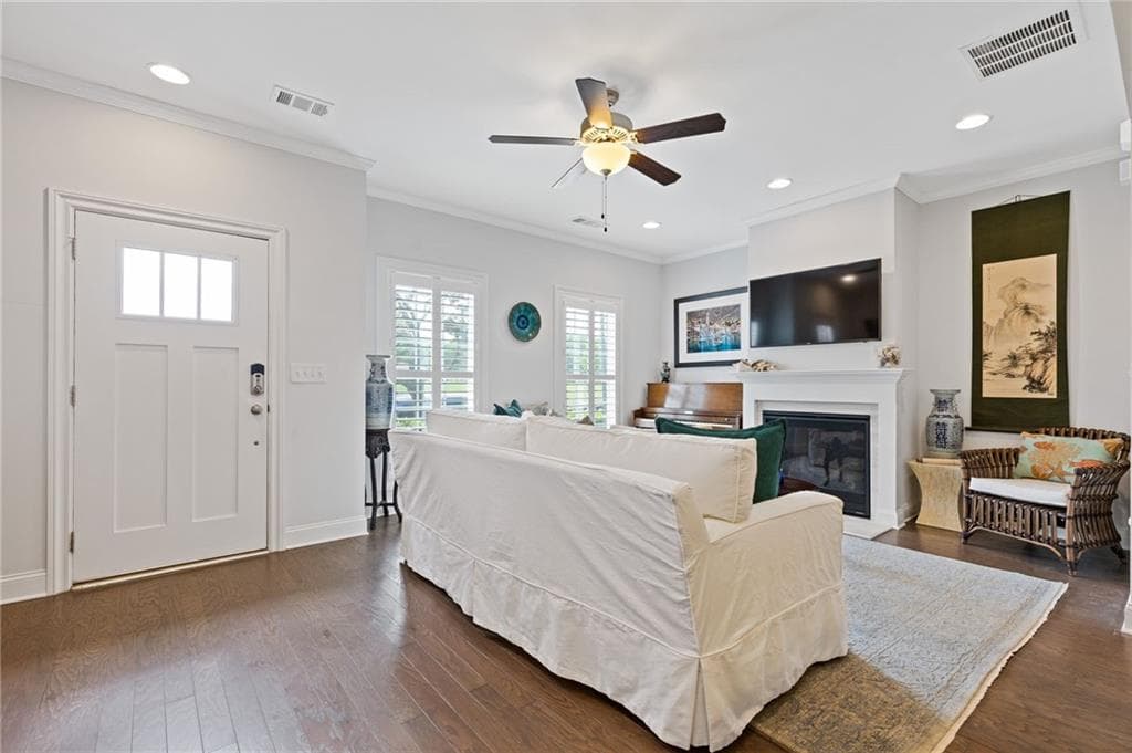 3 bedroom, 3 bathroom, 1,731 sq ft townhouse for sale at 916 Westmoreland Circle, Atlanta, GA 30318 — photo 3