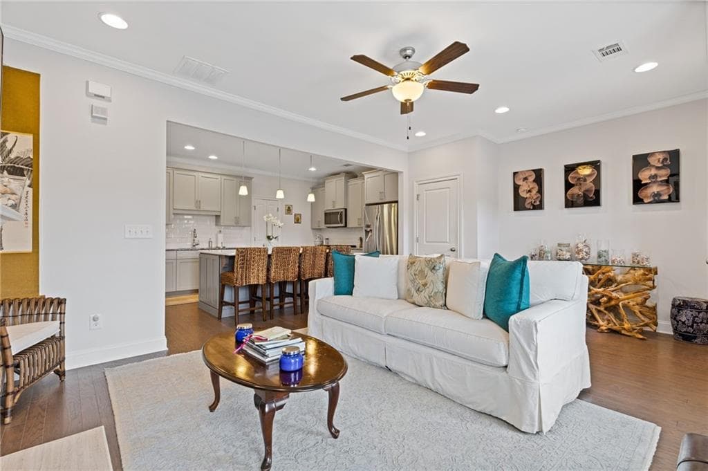 3 bedroom, 3 bathroom, 1,731 sq ft townhouse for sale at 916 Westmoreland Circle, Atlanta, GA 30318 — photo 6