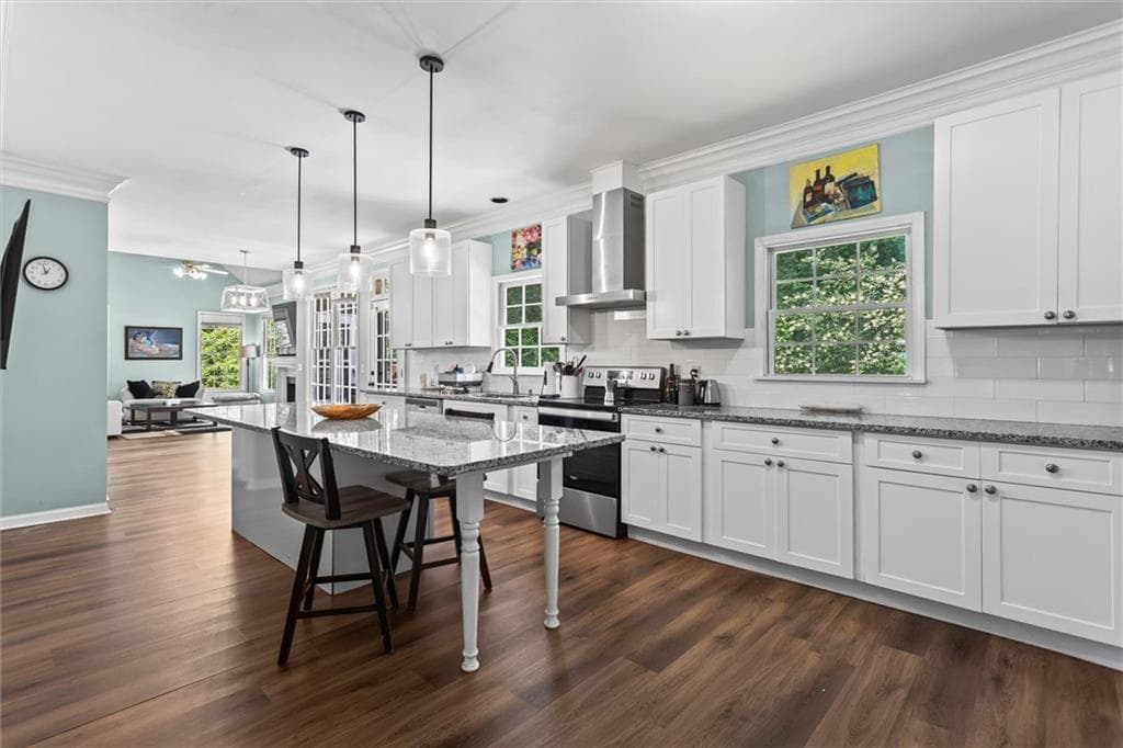 6 bedroom, 4 bathroom, 4,129 sq ft single family residence for sale at 3183 Robinwood Trail, Decatur, GA 30034 — photo 2