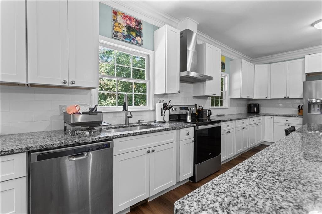 6 bedroom, 4 bathroom, 4,129 sq ft single family residence for sale at 3183 Robinwood Trail, Decatur, GA 30034 — photo 10