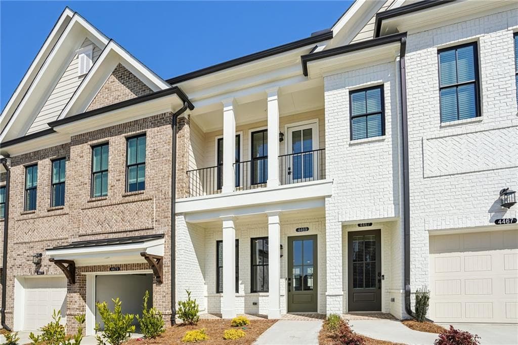 2 bedroom, 2 bathroom, 1,862 sq ft condominium under contract at 5069 Shirley Oaks Drive 306, Peachtree Corners, GA 30092 — photo 4