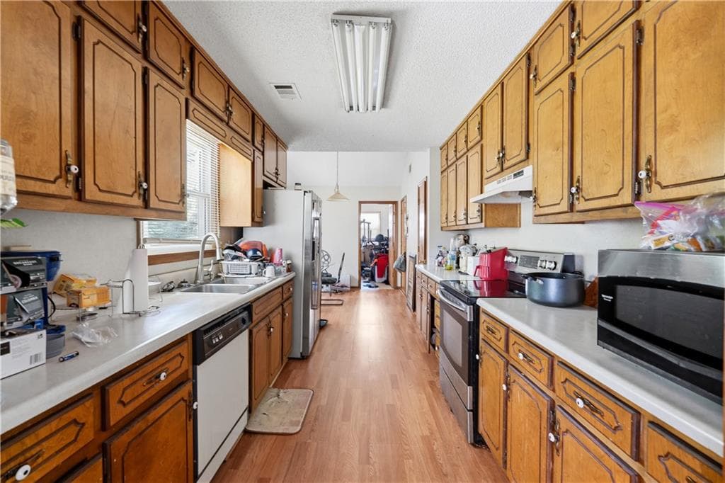 3 bedroom, 2 bathroom, 1,538 sq ft single family residence under contract at 243 Lakeview Drive, Stockbridge, GA 30281 — photo 3