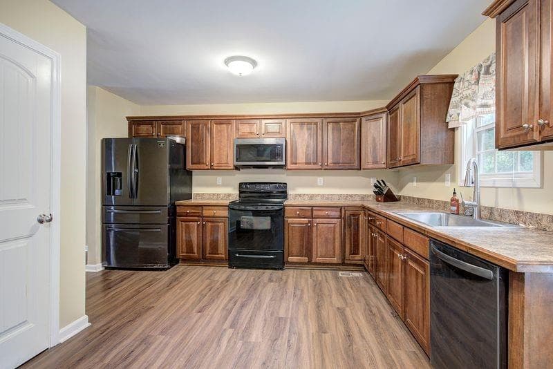3 bedroom, 3 bathroom, 1,902 sq ft single family residence under contract at 305 Birchwood Farms Lane, Dallas, GA 30132 — photo 7