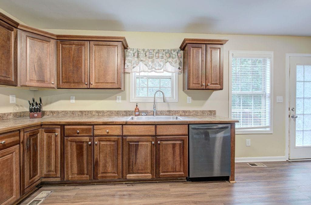 3 bedroom, 3 bathroom, 1,902 sq ft single family residence under contract at 305 Birchwood Farms Lane, Dallas, GA 30132 — photo 9
