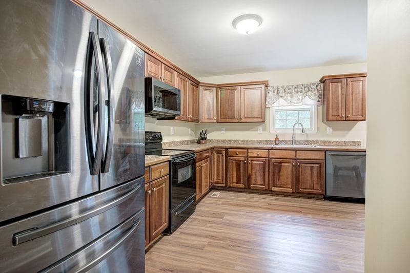 3 bedroom, 3 bathroom, 1,902 sq ft single family residence under contract at 305 Birchwood Farms Lane, Dallas, GA 30132 — photo 10