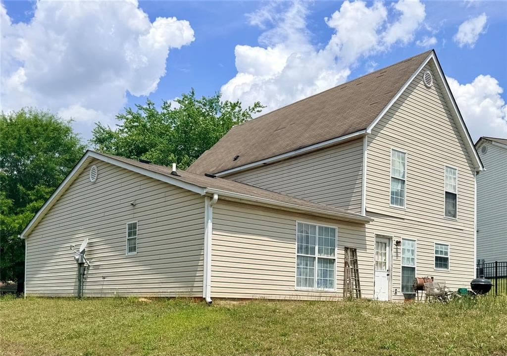 4 bedroom, 3 bathroom, 2,330 sq ft single family residence for sale at 1349 Creekview Circle, Riverdale, GA 30296 — photo 2