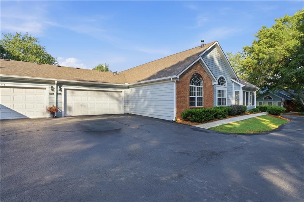 3 bedroom, 2 bathroom, 1,500 sq ft condominium under contract at 33104 Harvest Ridge Lane 33, Alpharetta, GA 30022 — photo 2