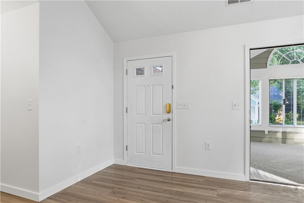 3 bedroom, 2 bathroom, 1,500 sq ft condominium under contract at 33104 Harvest Ridge Lane 33, Alpharetta, GA 30022 — photo 3