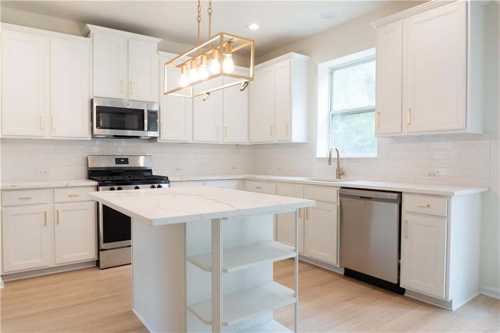5 bedroom, 4 bathroom, 2,880 sq ft single family residence for sale at 530 Simonton Crest Drive, Lawrenceville, GA 30045 — photo 3