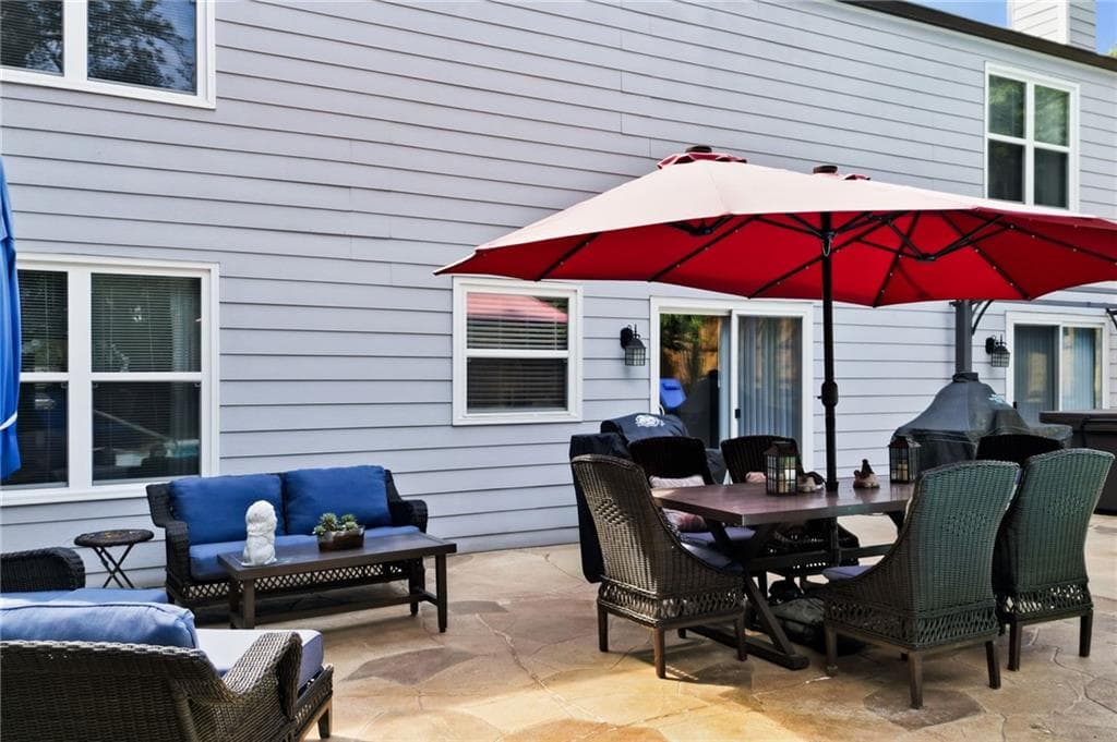 4 bedroom, 3 bathroom, 2,204 sq ft single family residence for sale at 325 Ivy Mill Court, Roswell, GA 30076 — photo 5