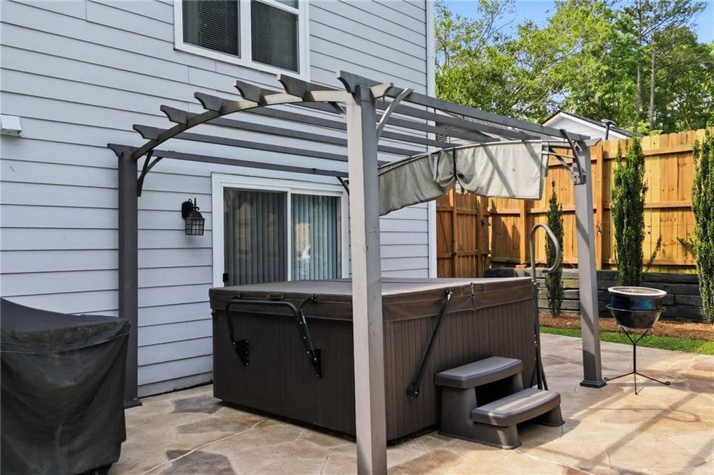 4 bedroom, 3 bathroom, 2,204 sq ft single family residence for sale at 325 Ivy Mill Court, Roswell, GA 30076 — photo 4