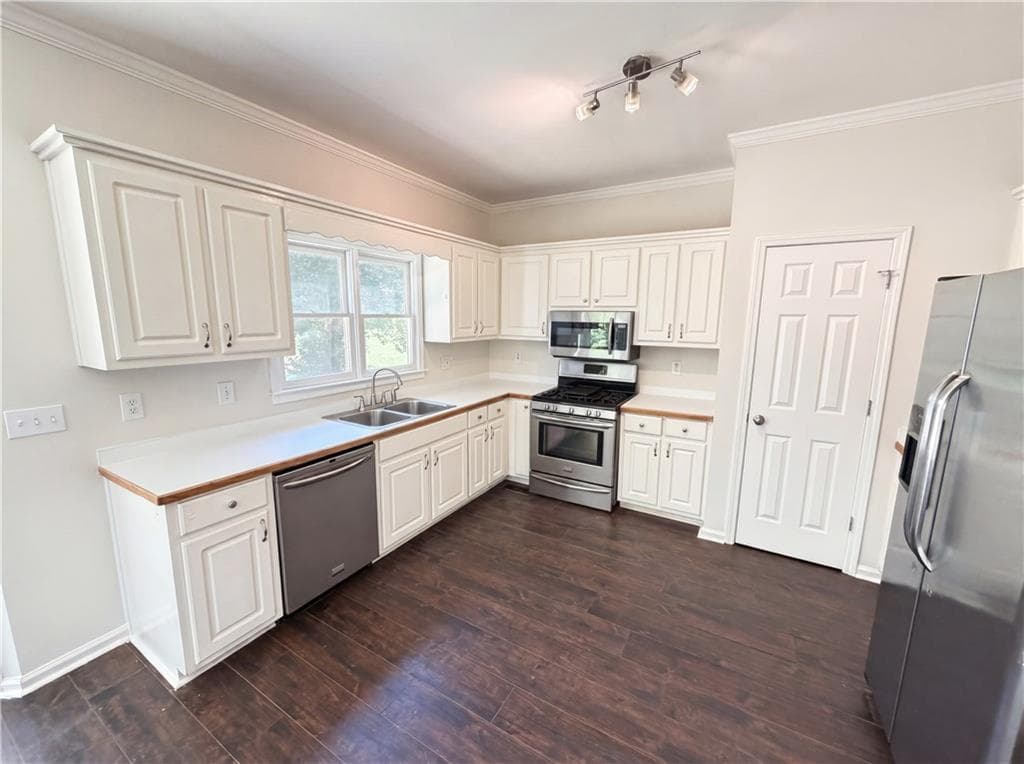 3 bedroom, 3 bathroom, 2,800 sq ft single family residence for sale at 1008 Smithwyck Drive, Canton, GA 30115 — photo 5
