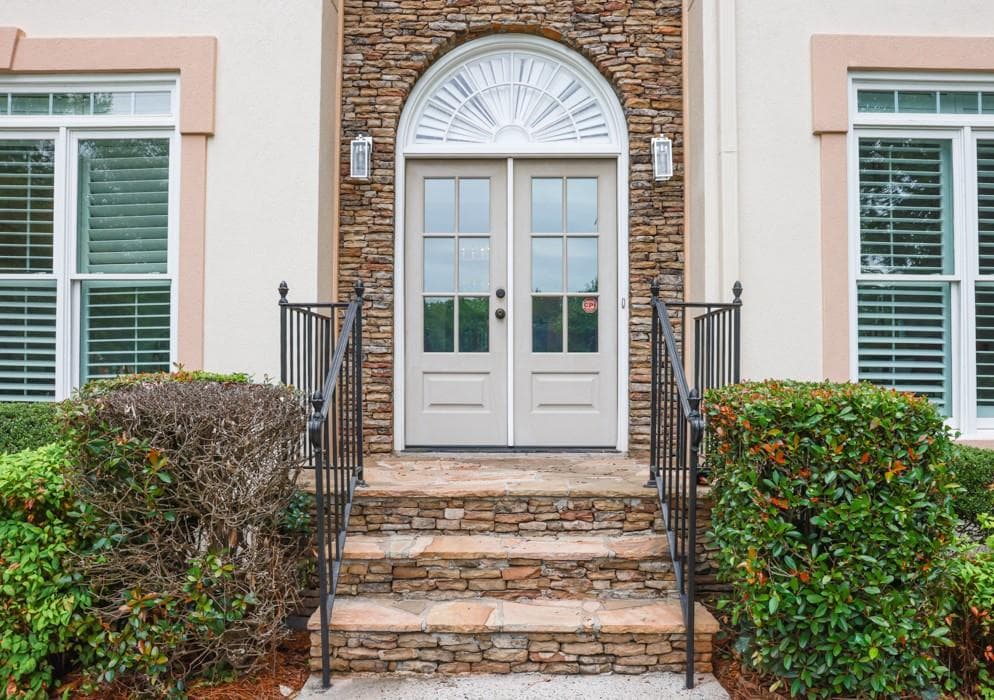 5 bedroom, 4 bathroom, 3,157 sq ft single family residence for sale at 210 Chatfield Place, Roswell, GA 30075 — photo 2