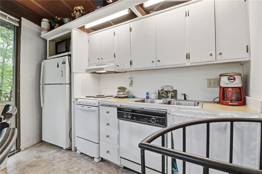 2 bedroom, 2 bathroom, 1,315 sq ft single family residence for sale at 161 Treetopper Circle, Big Canoe, GA 30143 — photo 8