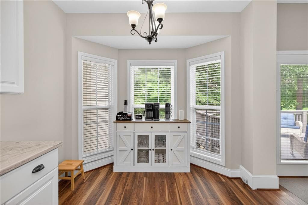 6 bedroom, 3 bathroom, 3,336 sq ft single family residence under contract at 9905 Between The Greens, Villa Rica, GA 30180 — photo 9