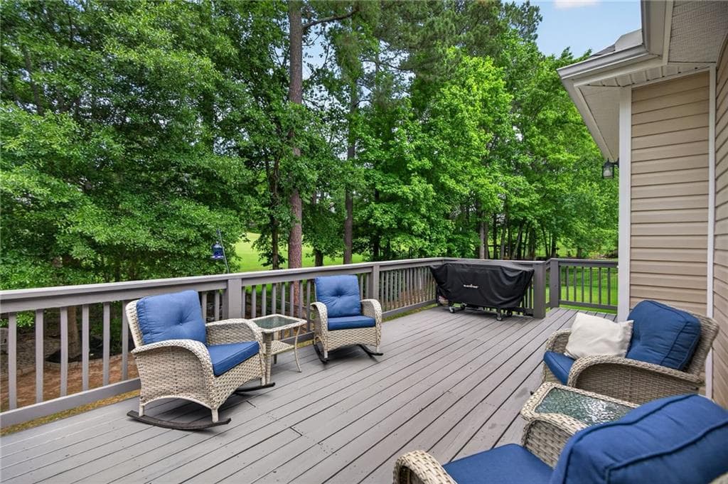 6 bedroom, 3 bathroom, 3,336 sq ft single family residence under contract at 9905 Between The Greens, Villa Rica, GA 30180 — photo 4