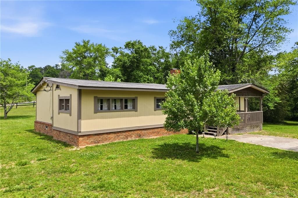 3 bedroom, 2 bathroom, 1,536 sq ft single family residence for sale at 7470 Hightower Circle, Cumming, GA 30028 — photo 3