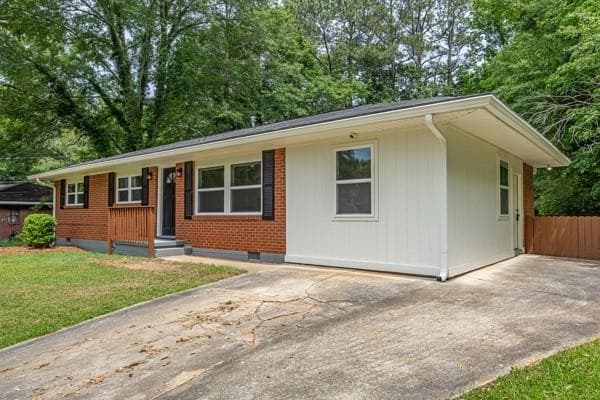 3 bedroom, 2 bathroom, 1,248 sq ft single family residence under contract at 4128 Lindsey Drive, Decatur, GA 30035 — photo 2