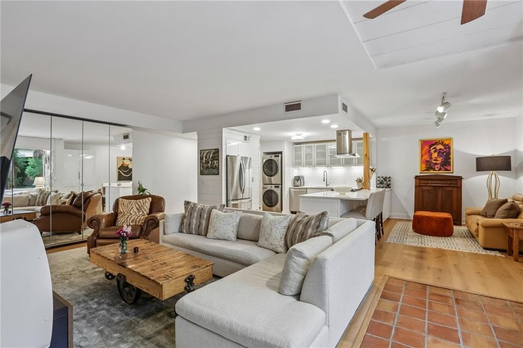 2 bedroom, 2 bathroom, 1,580 sq ft condominium for sale at 2632 Peachtree Road 302B, Atlanta, GA 30305 — photo 6