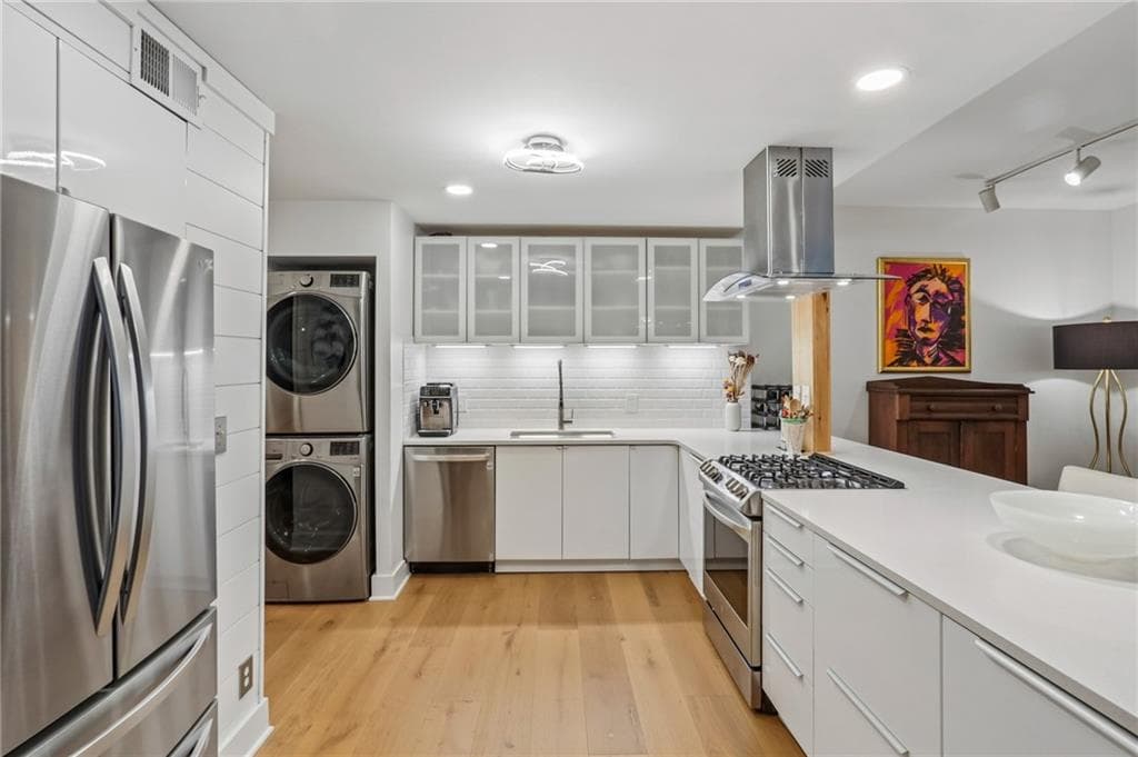 2 bedroom, 2 bathroom, 1,580 sq ft condominium for sale at 2632 Peachtree Road 302B, Atlanta, GA 30305 — photo 3
