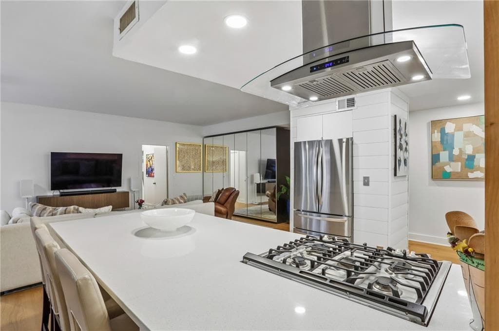 2 bedroom, 2 bathroom, 1,580 sq ft condominium for sale at 2632 Peachtree Road 302B, Atlanta, GA 30305 — photo 4