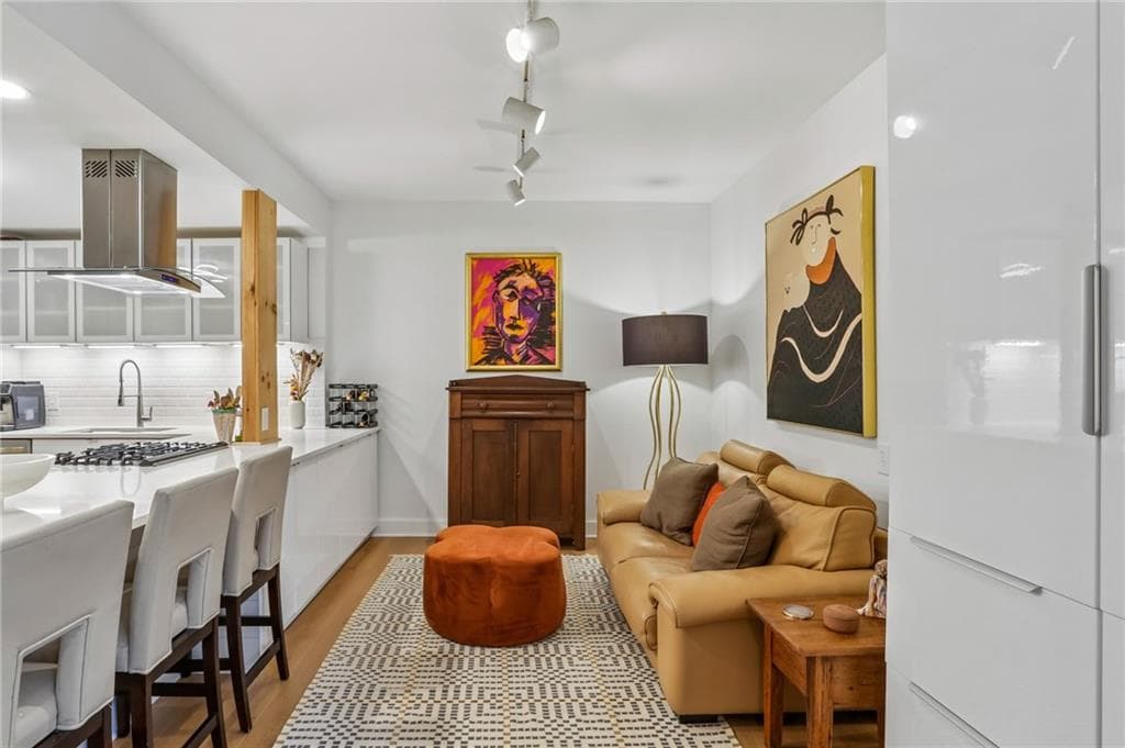 2 bedroom, 2 bathroom, 1,580 sq ft condominium for sale at 2632 Peachtree Road 302B, Atlanta, GA 30305 — photo 5