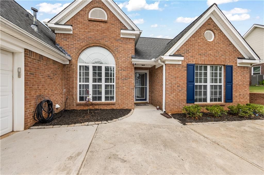 3 bedroom, 2 bathroom, 2,069 sq ft single family residence sold at 7625 Paddocks Mill Drive, Cumming, GA 30041